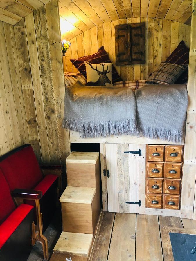 The Big Green Shepherds Hut Charlwood Kültér fotó